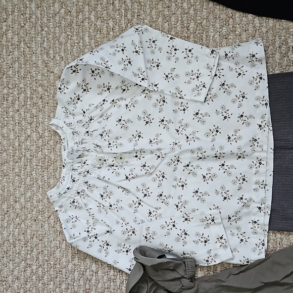 Carters Outfit Bundle - Picture 6 of 13